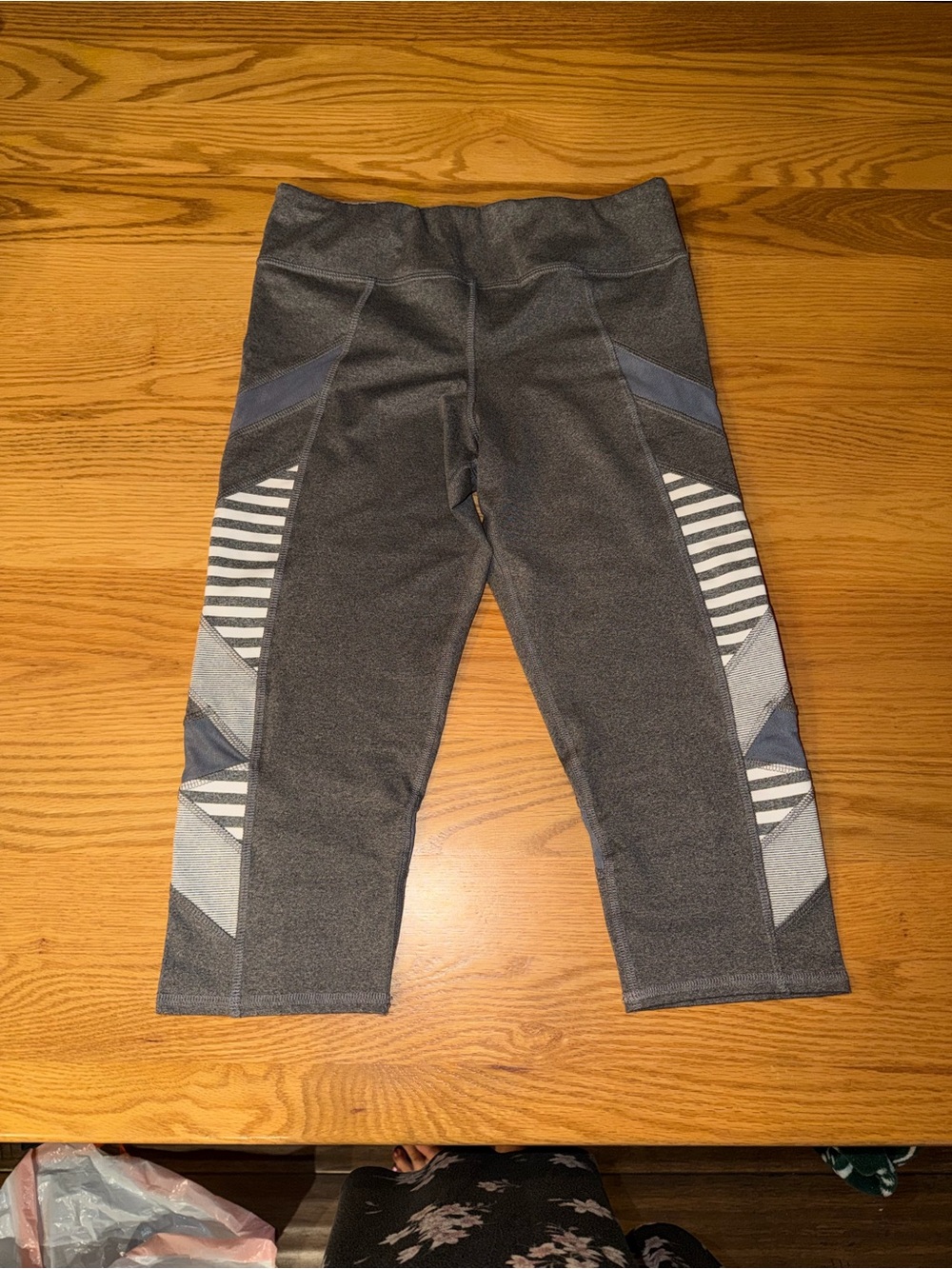 Splendid Charcoal Gray Capri Leggings with Navy and Light Gray Panels